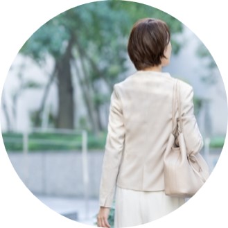 女性講師のイメージ