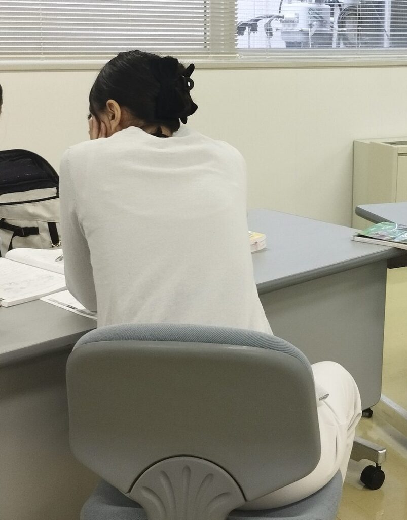 指導する講師